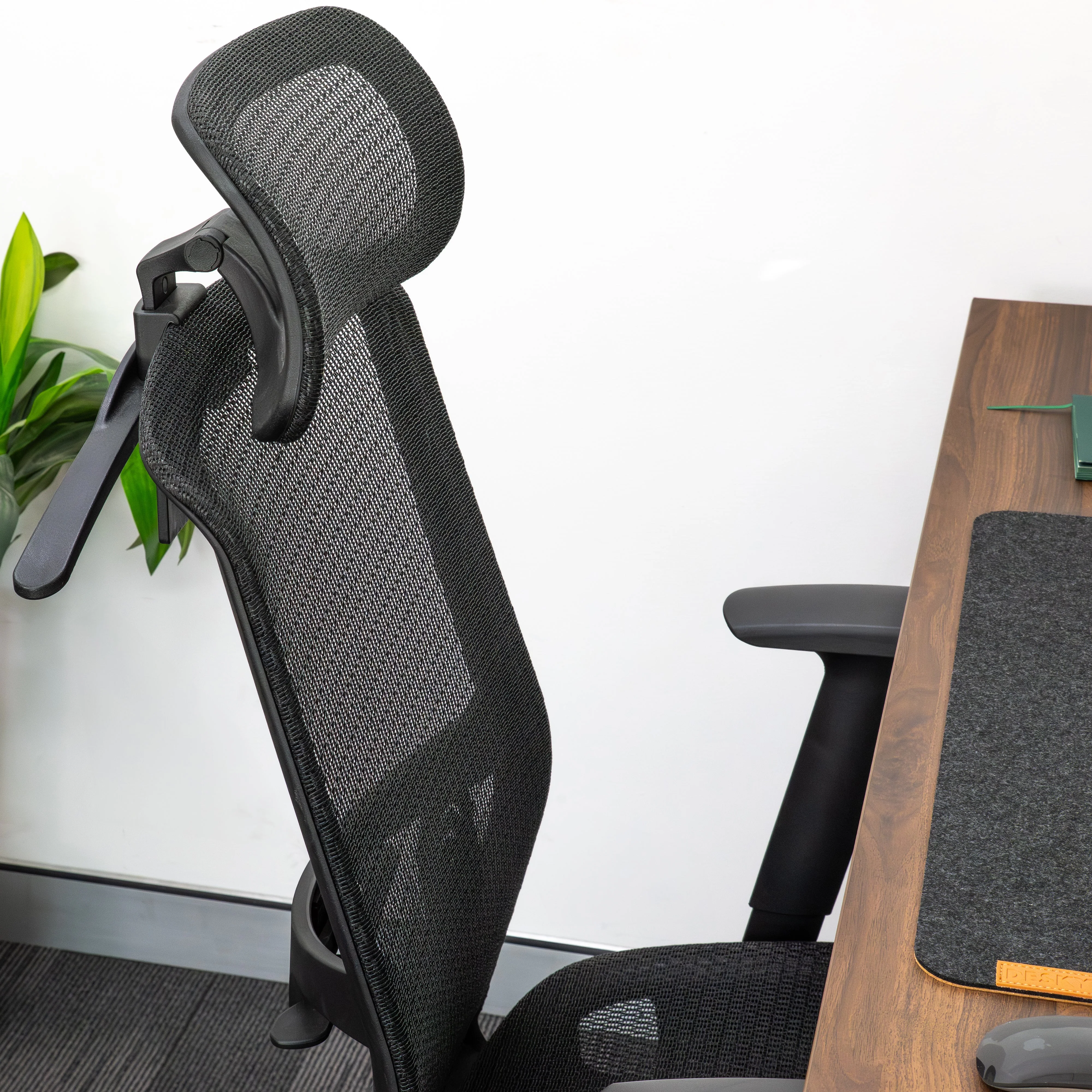 Desky Adjustable High Back Mesh Chair - Image 8