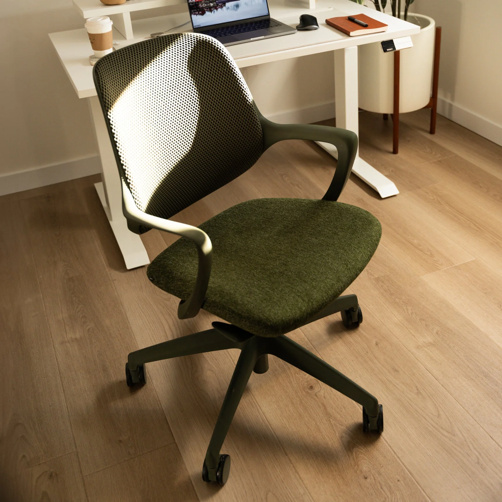 Desky Evoque Low Back Office Chair - Image 10