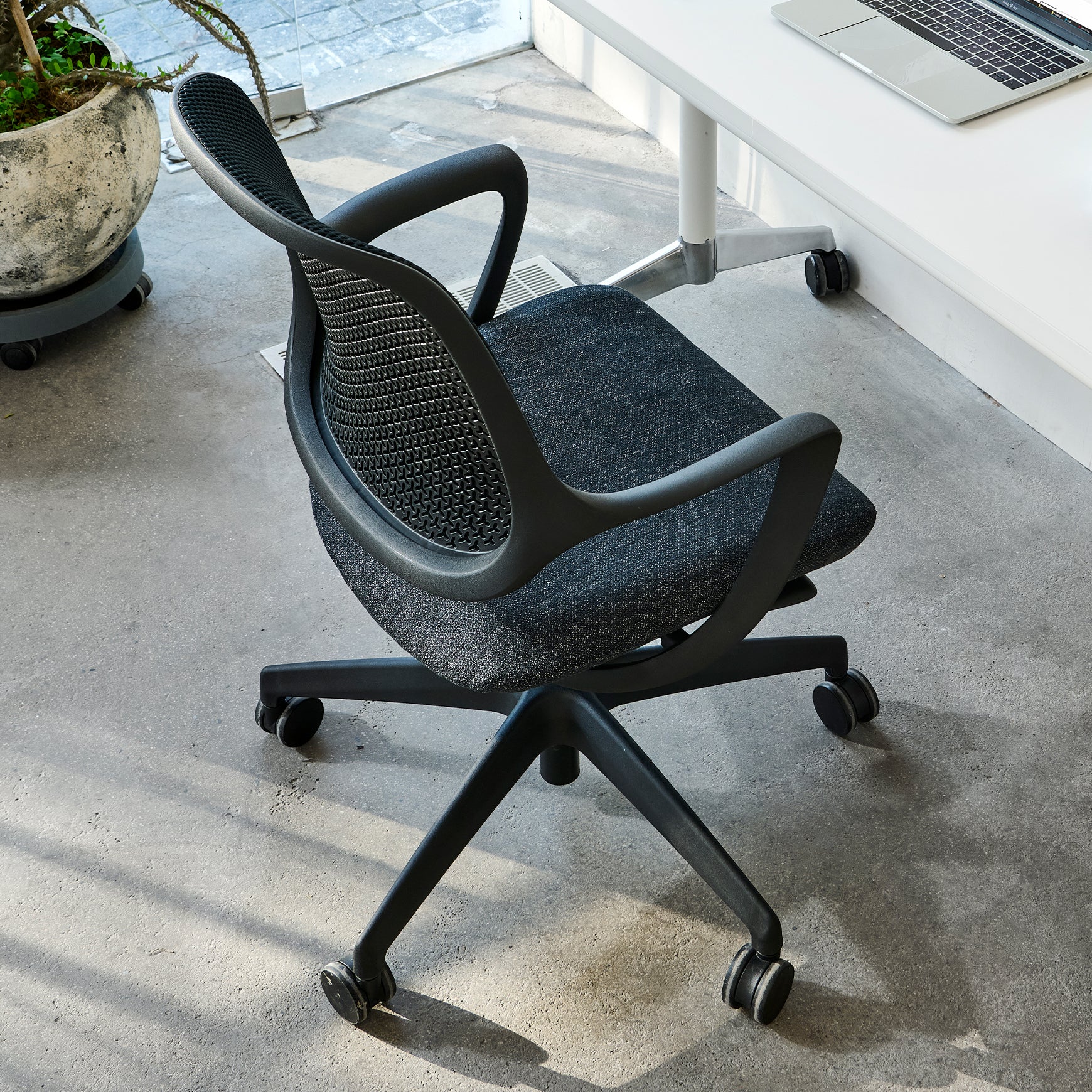 Desky Evoque Low Back Office Chair - Image 12