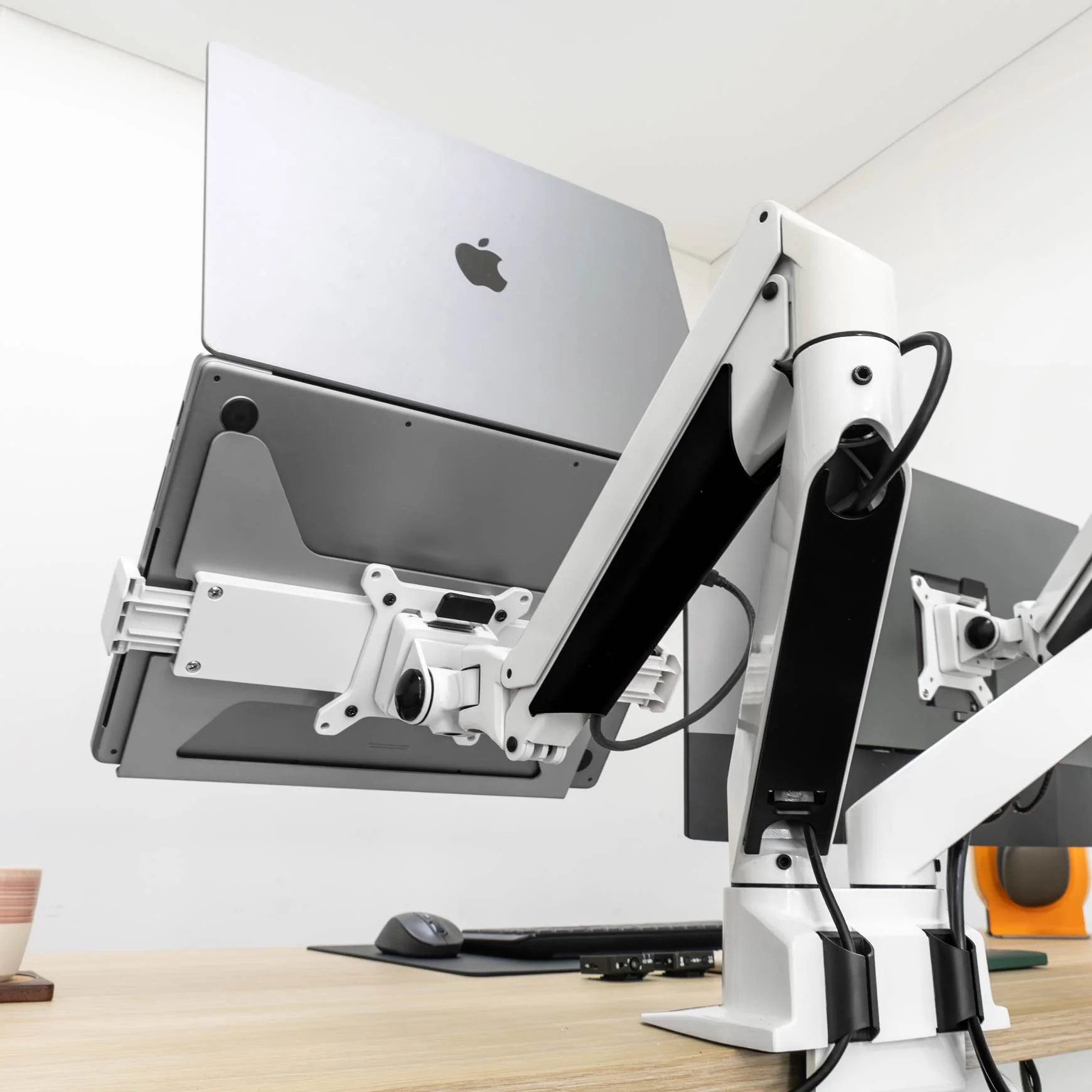 Desky Expandable Laptop Mount - Image 3