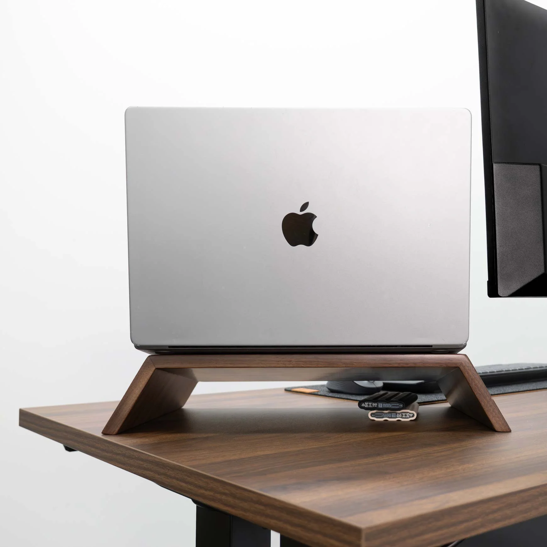 Desky Wooden Laptop Riser - Image 3