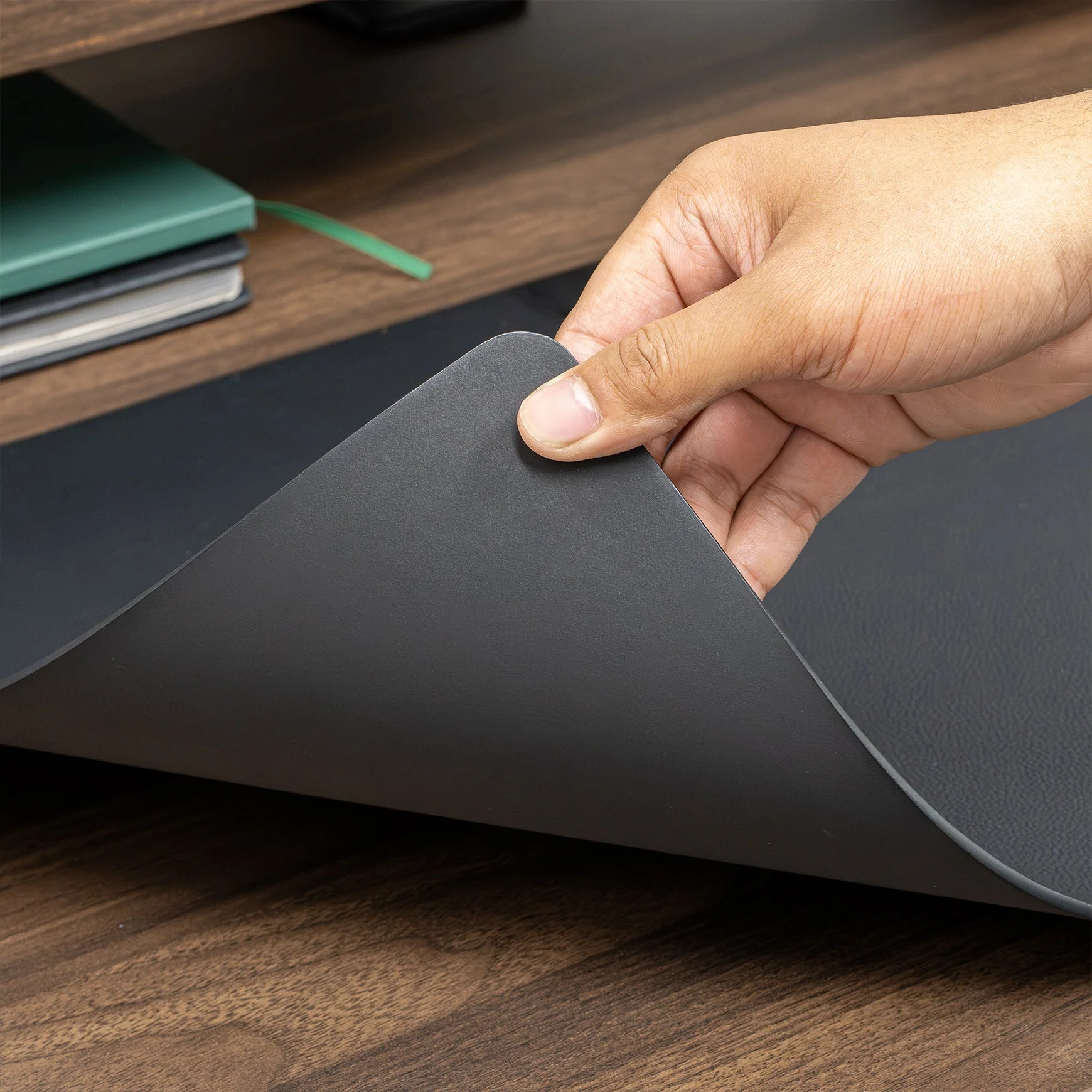 Desky Leather Desk Mat - Image 5