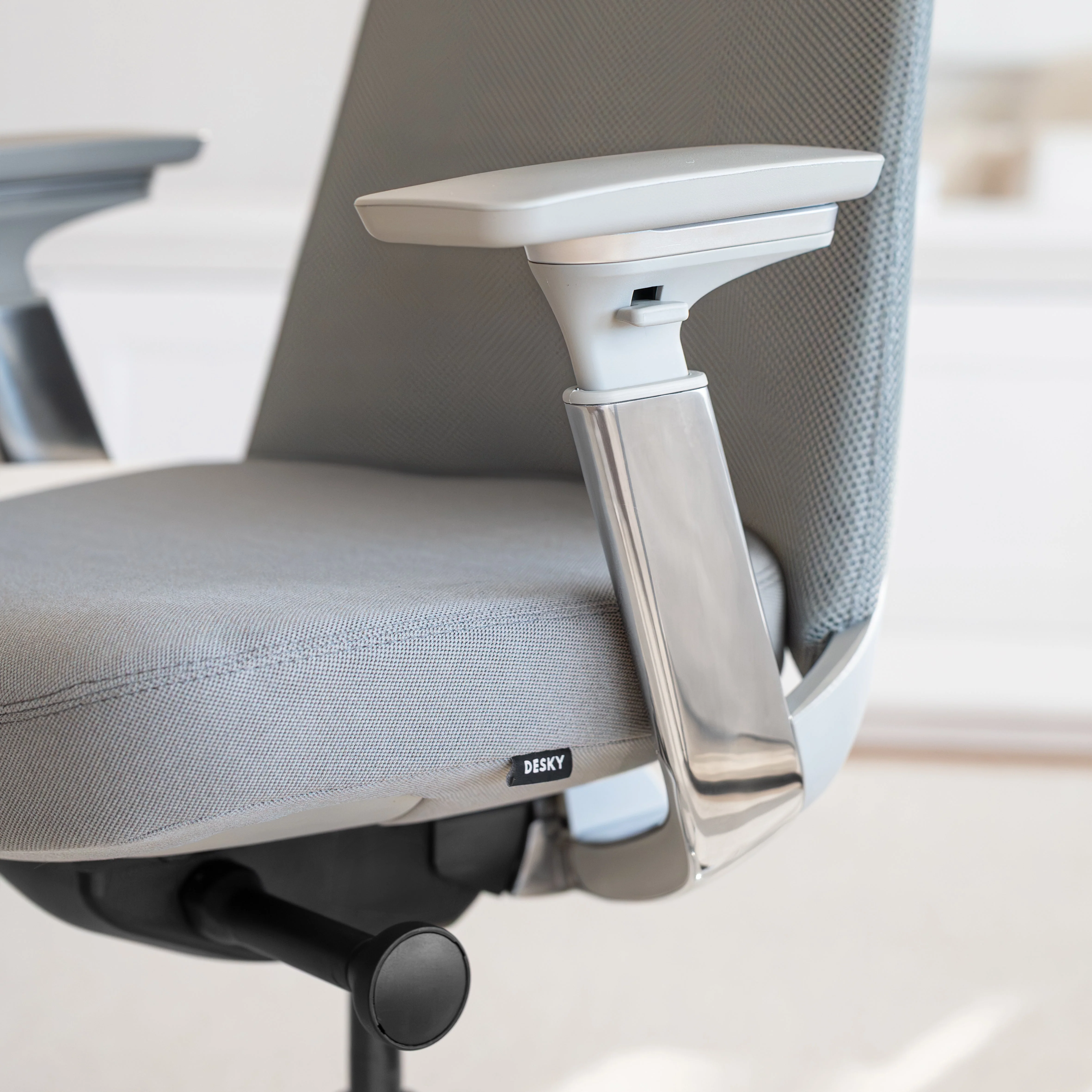 Desky Pinnacle Executive Office Chair - Image 7
