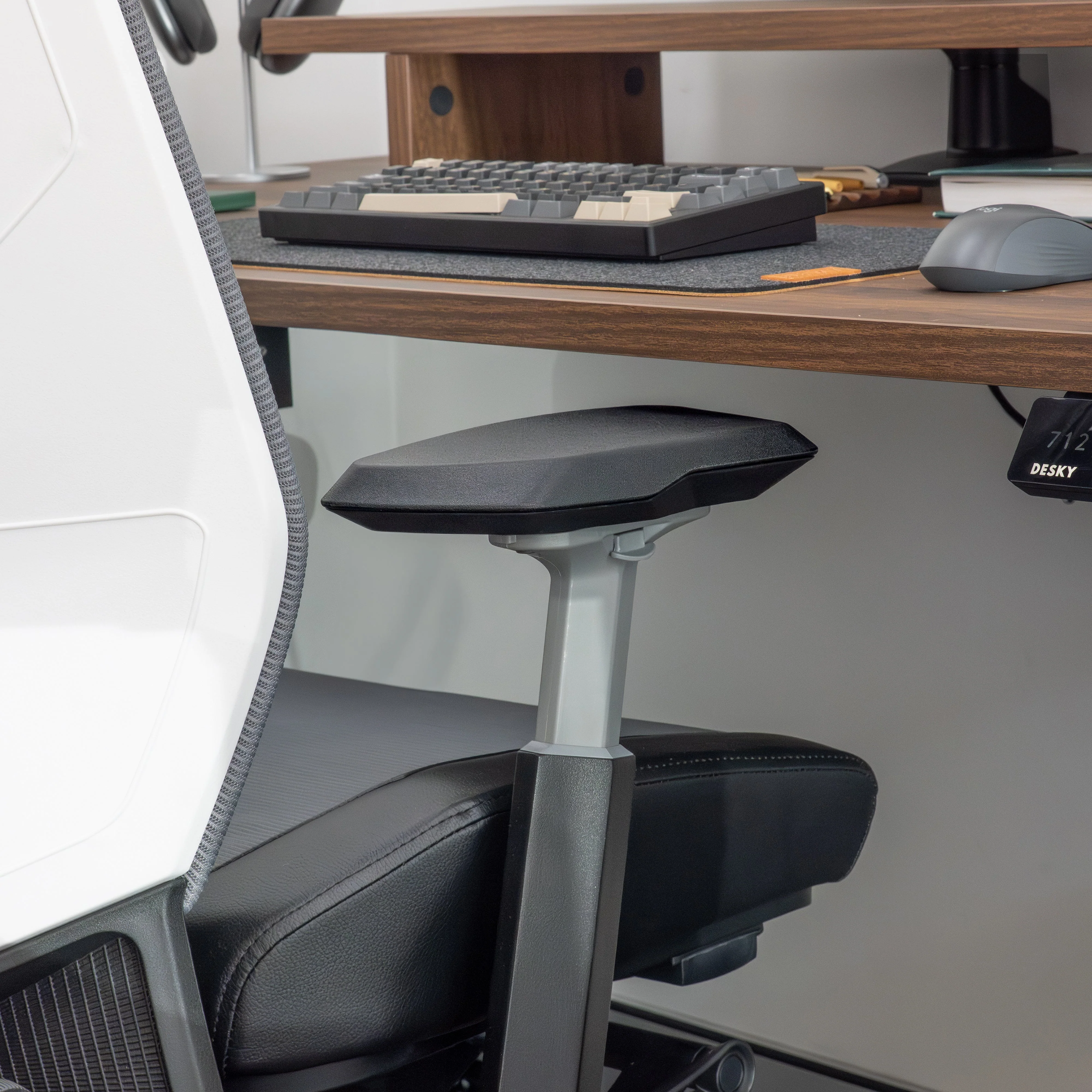 Desky Pro+ Ergonomic Gaming Chair - Image 4